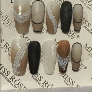 Elegant Press-On Nails in Black and Brown with Sophisticated Designs